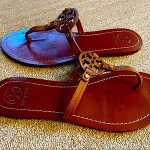 Tory Burch size 7 brown open toe sandal flats.